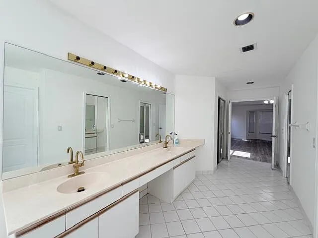 4853 NW 66th Ave — Photo 15