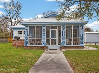 216 Sycamore St, Bay Saint Louis, MS 39520