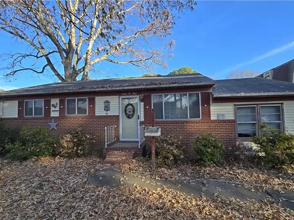 1203 Baskerville Ln, Portsmouth, VA 23701