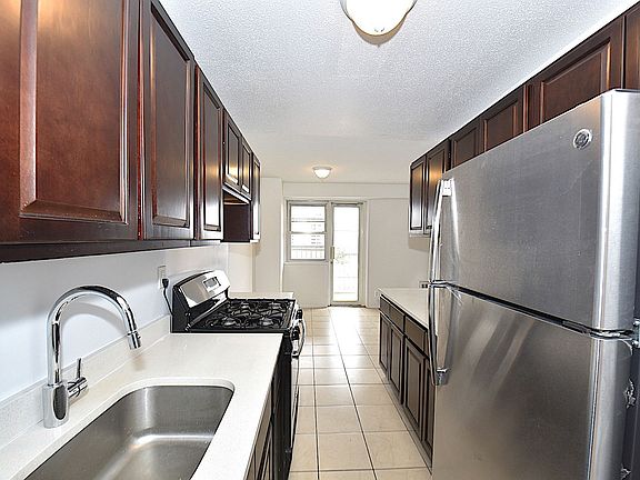 3rd image of 4750 59th St APT 4H
