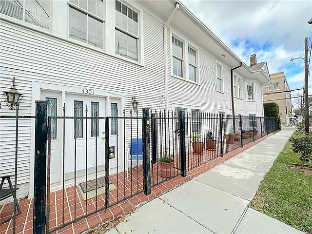 4301 Pitt St — Photo 2