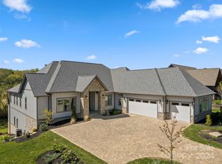 383 Daniel Circle Dr, Mills River, NC 28759