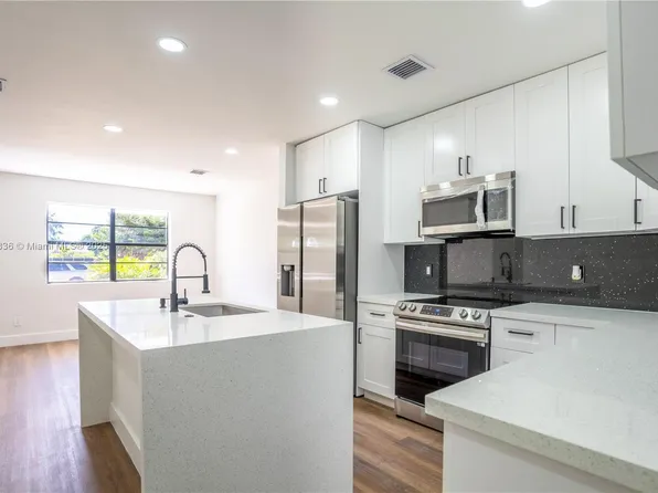 6891 SW 16th Ct, Pompano Beach, FL 33068