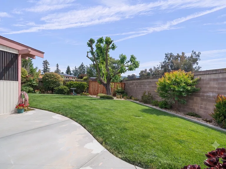 6894 Heath Ct — Photo 21