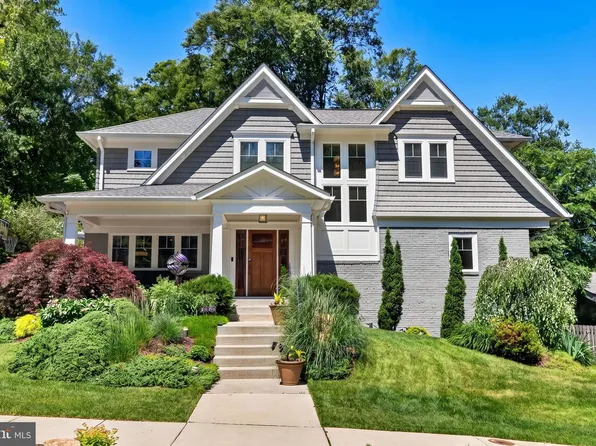 6430 Kenhowe Dr, Bethesda, MD 20817