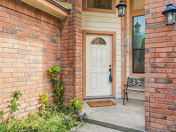 4th image of 18242 Beaverdell Dr