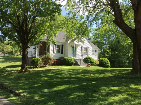218 Beechwood Ln, Clinton, TN 37716