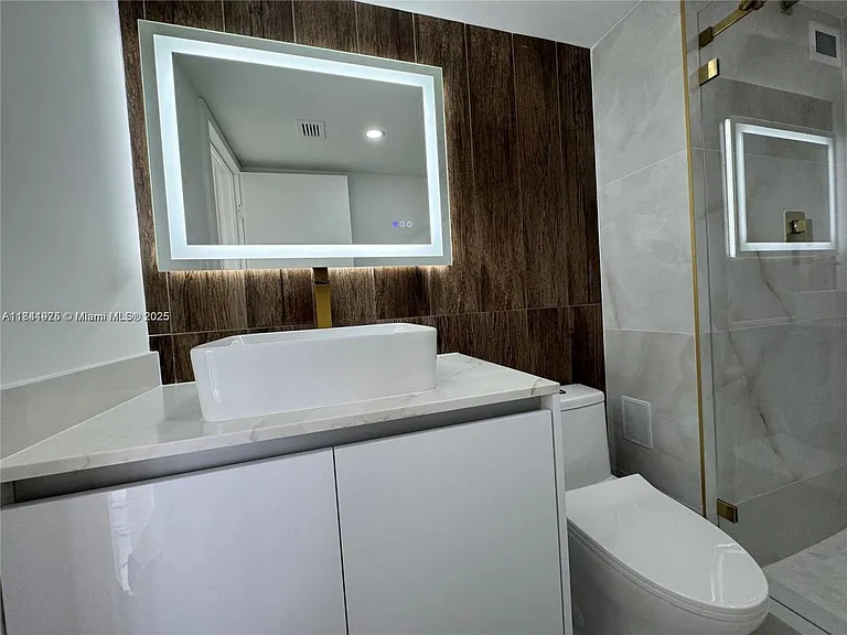 18031 Biscayne Blvd #502 — Photo 17