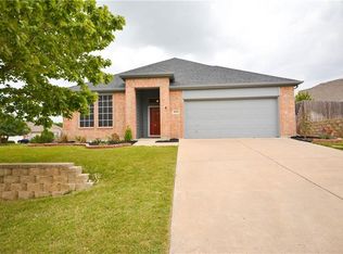 909 Elk Horn Dr, Midlothian, TX 76065