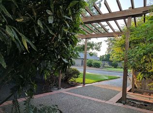 2632 Chad Dr, Eugene, OR 97408