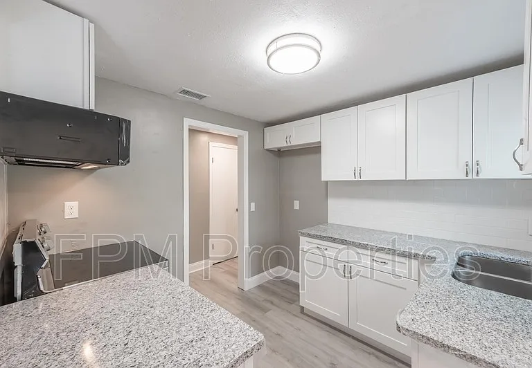7832 Newton Rd — Photo 16