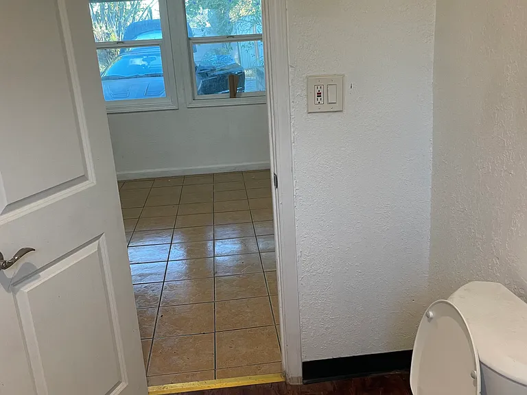 18957 Saticoy St #6 — Photo 12