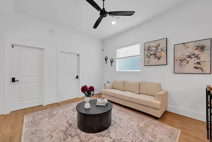 3415 Yellowstone Blvd — Photo 8