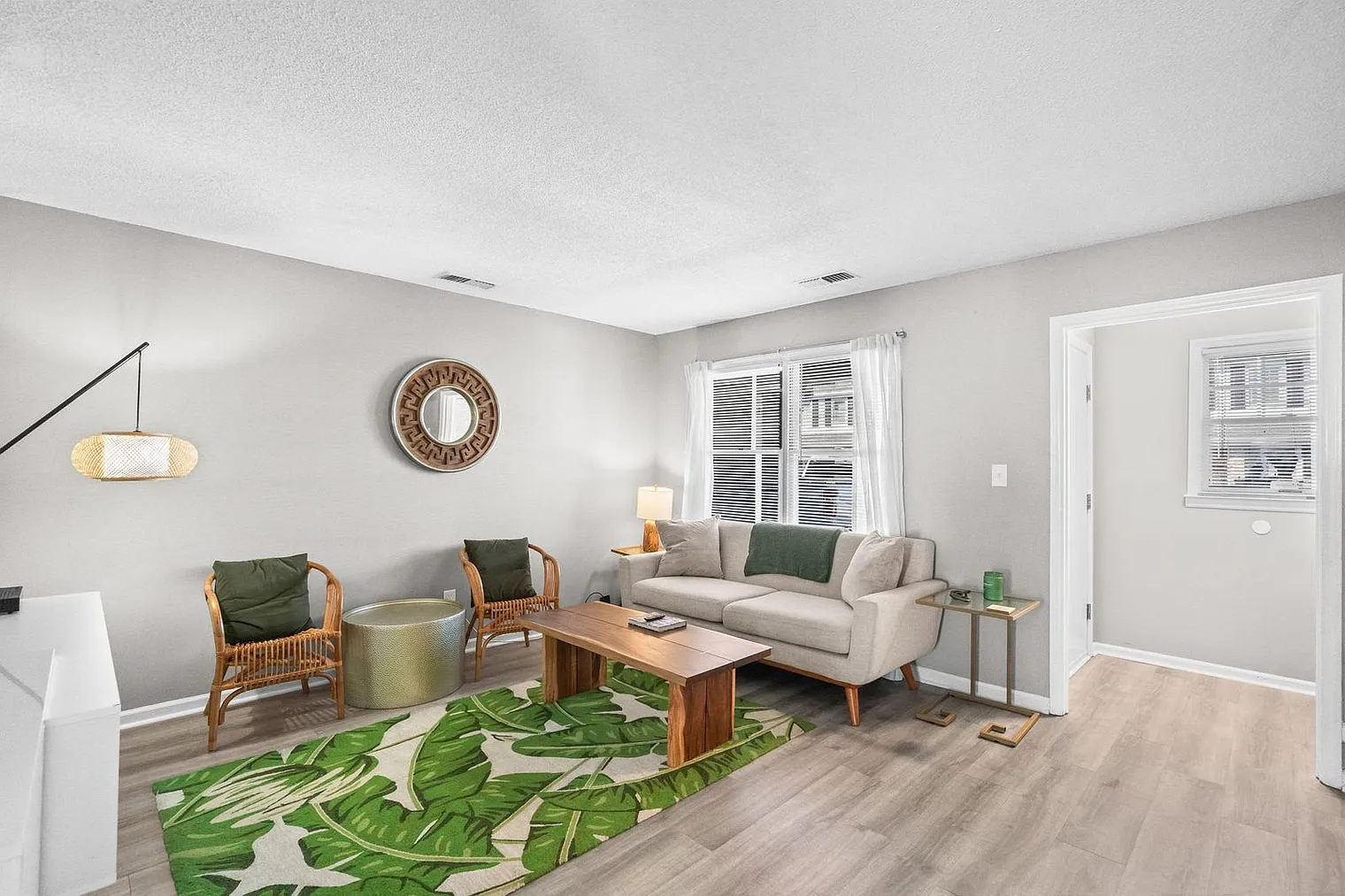 2 bed, 1.0 bath, 1044 sqft, $2,511 — Photo 1