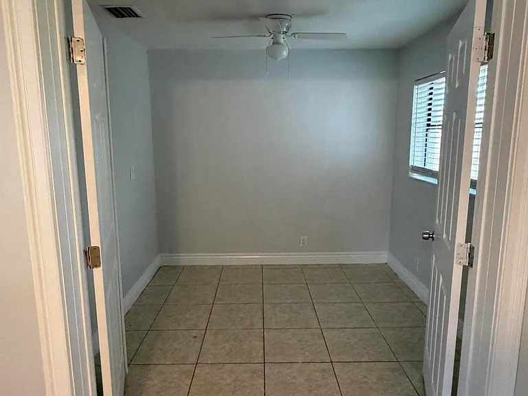 5572 SW 6th Ct — Photo 6