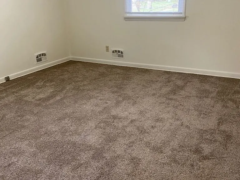 1126 Custer Ave — Photo 5