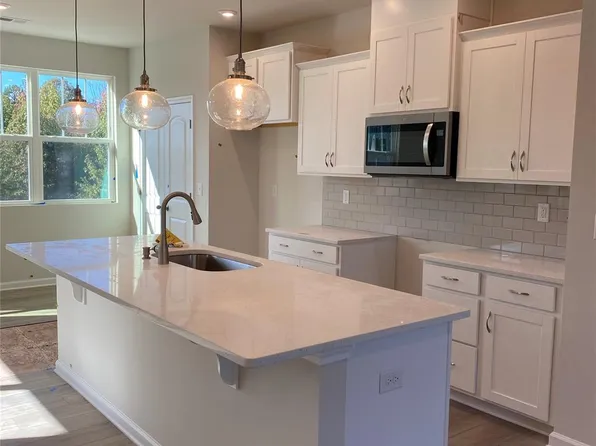 1118 Keydet Dr, Charlotte, NC 28216