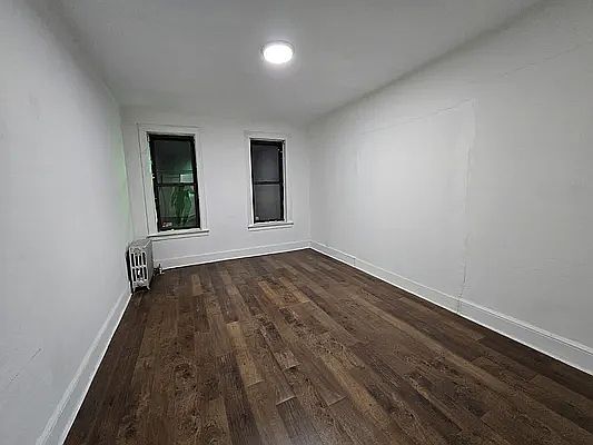 2nd image of 9710 Van Wyck Expy #5