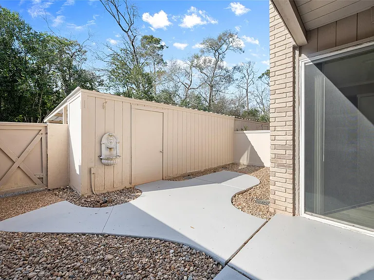 2113 Lake Village Dr — Photo 21