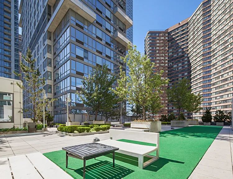 635 W 42nd St #5E — Photo 10