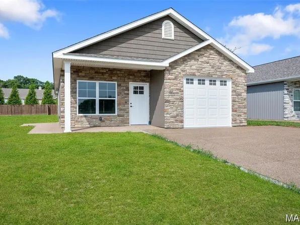 111 Meadowview Ct, Elsberry, MO 63343