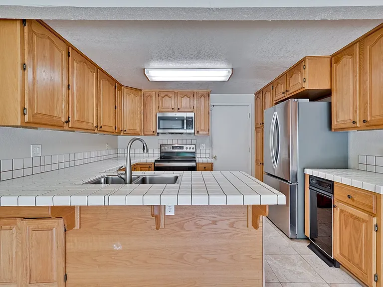 6651 Bunker Hill Ct — Photo 4