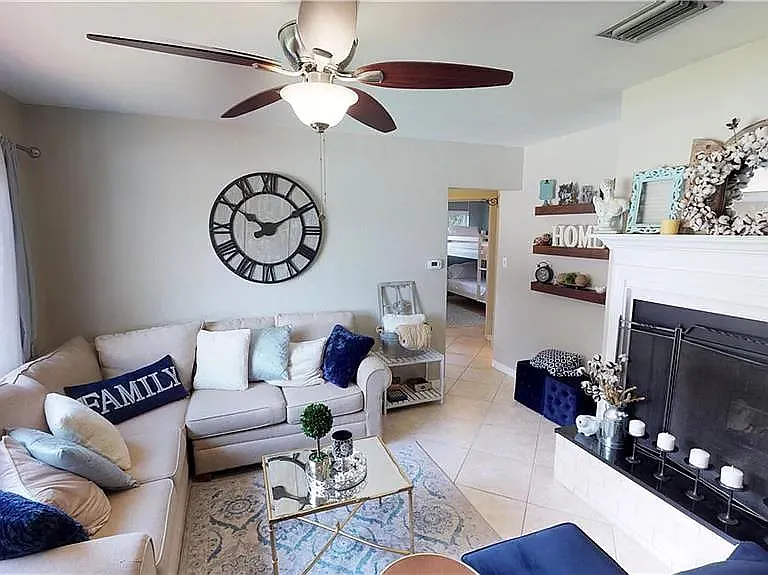 Outer Dr, Sarasota — Photo 1
