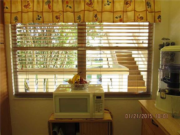 3rd image of 4701 Martinique Dr APT L3