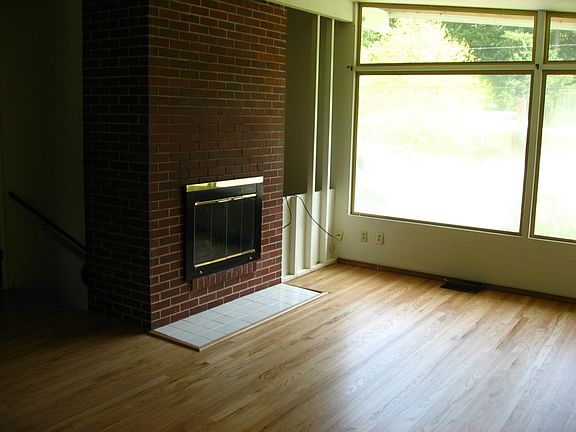 4th image of 4071 156th Ave SE