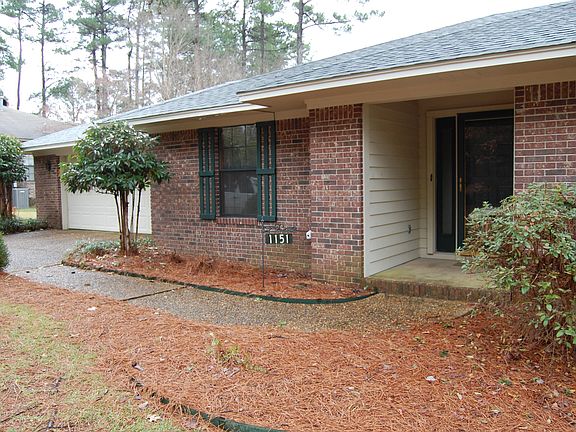 2nd image of 1151 Woodside Dr