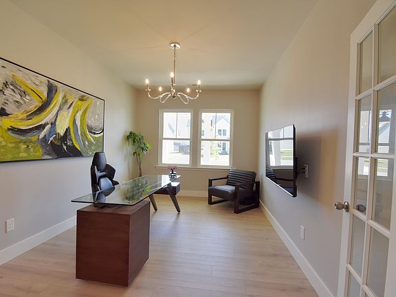 4th image of 506 Richfield Way