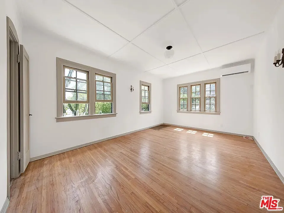 2 bed, 1000 sqft, $4,400 — Photo 4