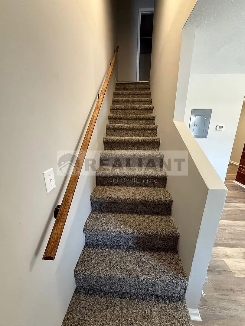 2 bed, 1.5 bath, $895 — Photo 2