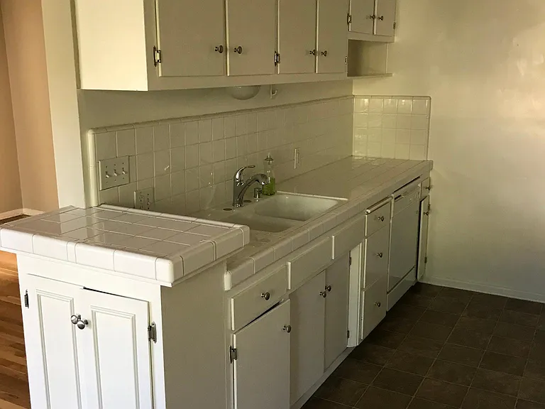 1280 S Barrington Ave #17-B — Photo 5