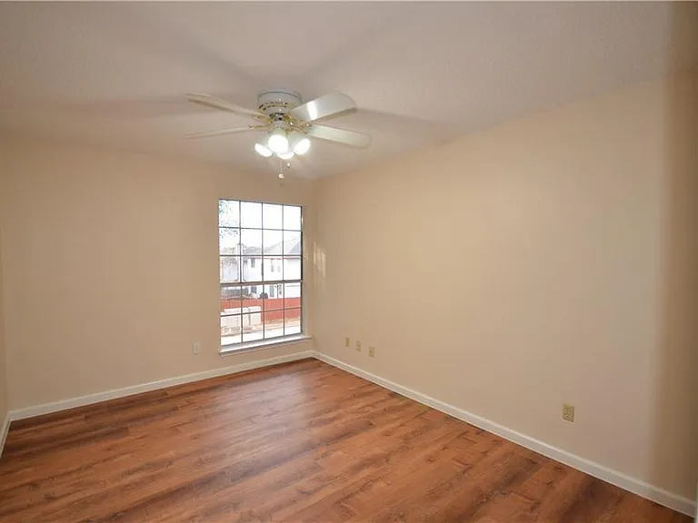 13903 Lothian Dr — Photo 27