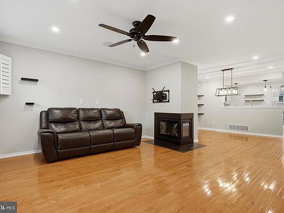 3rd image of 3 Windsor Cir