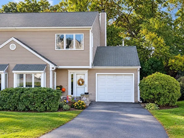97 Oakwood Ln #97, Worcester, MA 01604