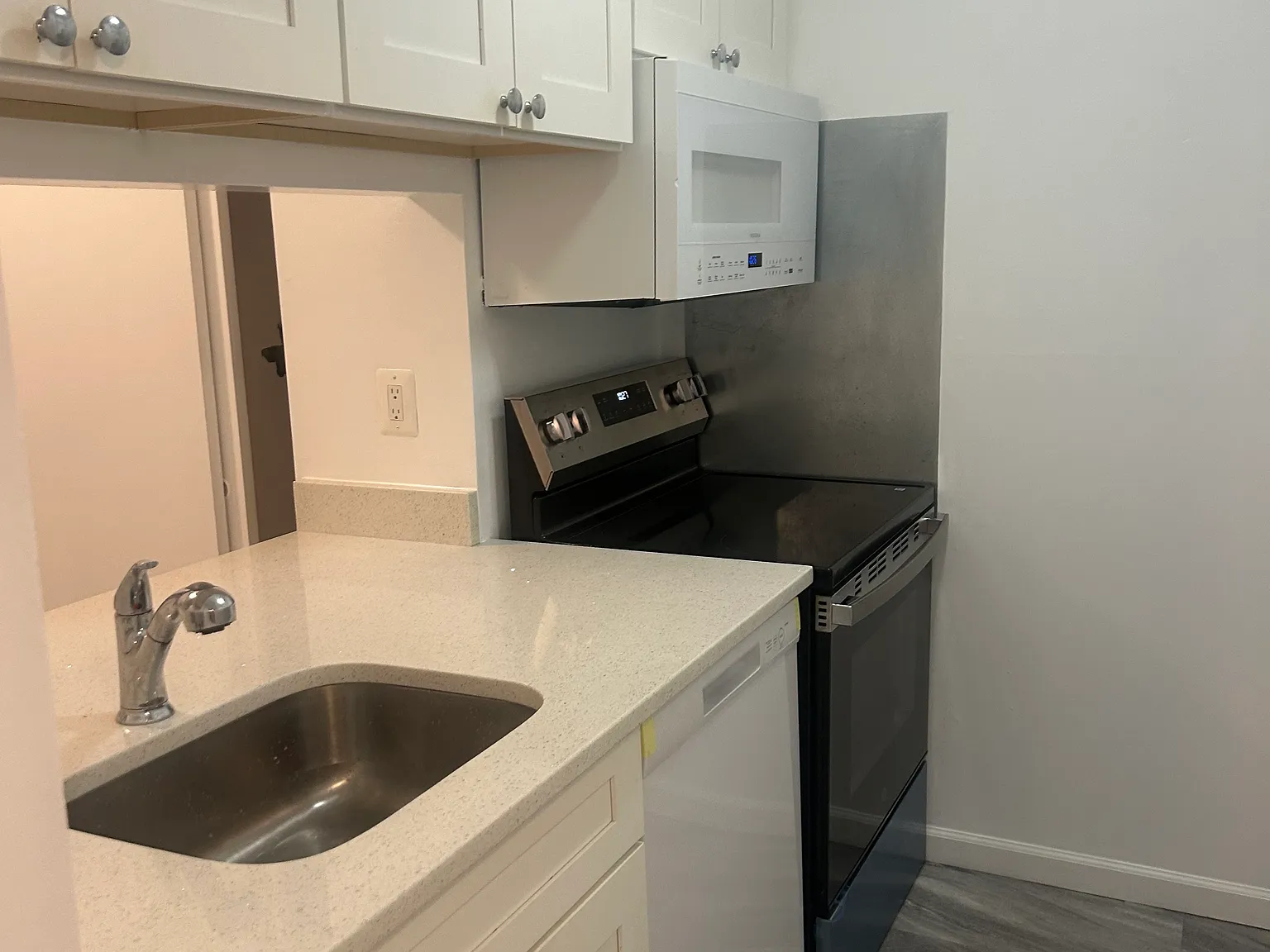 1 bed, 600 sqft, $1,600 — Photo 3