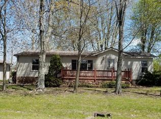 520 N Jackson St, Dix, IL 62830
