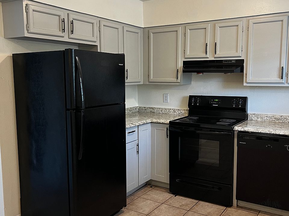Kitchen includes all large appliances and a garbage disposal with the sink