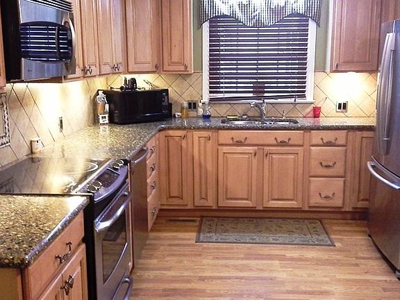 3rd image of 220 Fairview Dr