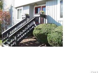 53 Ameridge Dr, Bridgeport, CT 06606