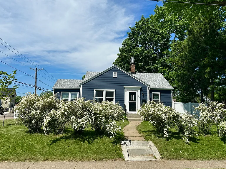 104 Everett St N — Photo 1