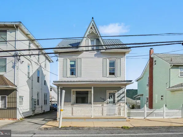 1022 W Main St, Valley View, PA 17983