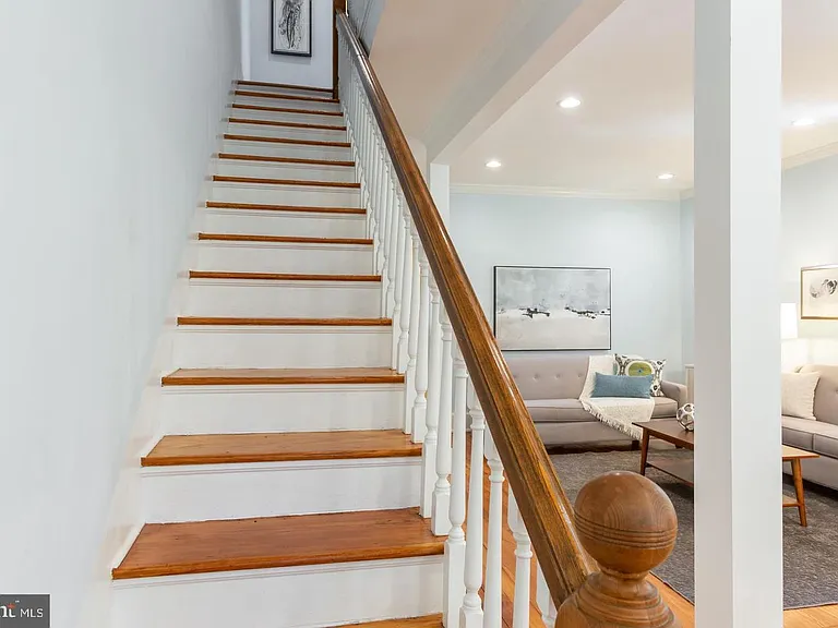 4457 Macarthur Blvd NW — Photo 17