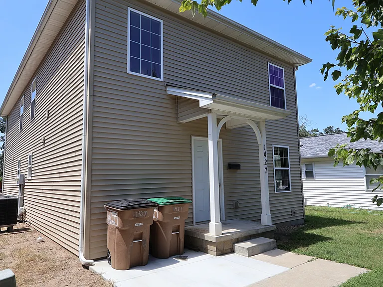 1427 Sycamore St #1 — Photo 1