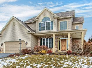 206 Evergreen Dr, Boiling Springs, PA 17007