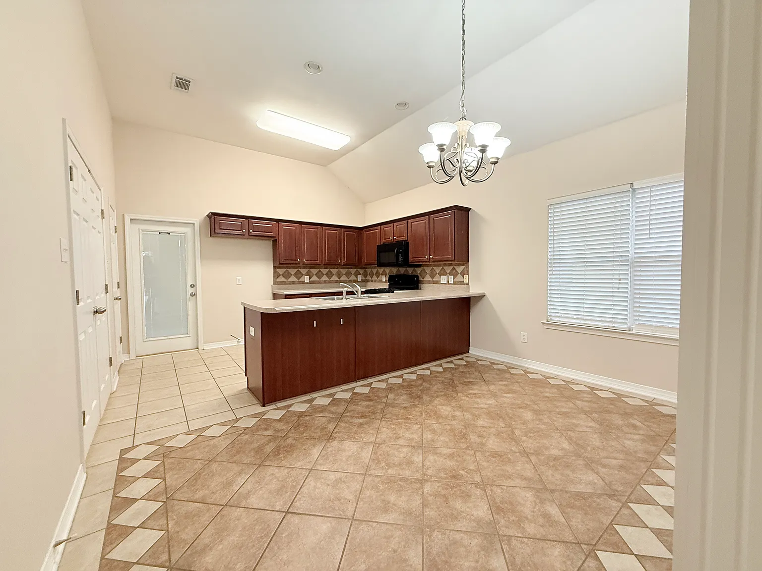 Available Mid October 3 Bed/ 2 Bath In Historic Malbis — Photo 2
