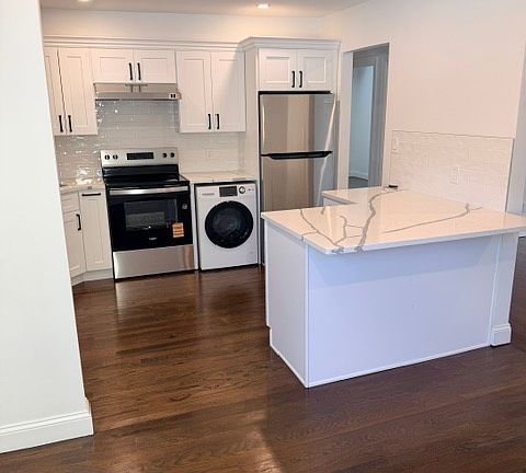 4th image of 111 Rose St #1