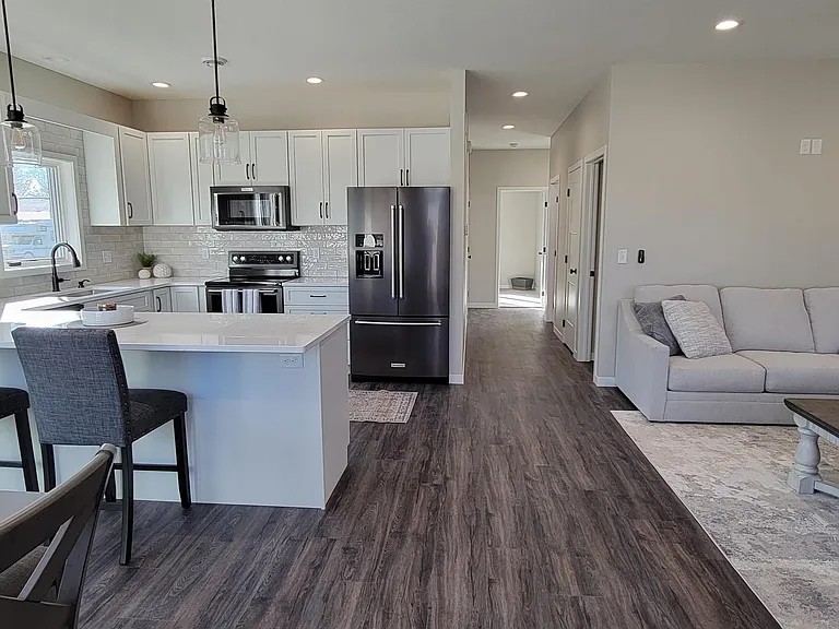 203 6th St SW #207 — Photo 3